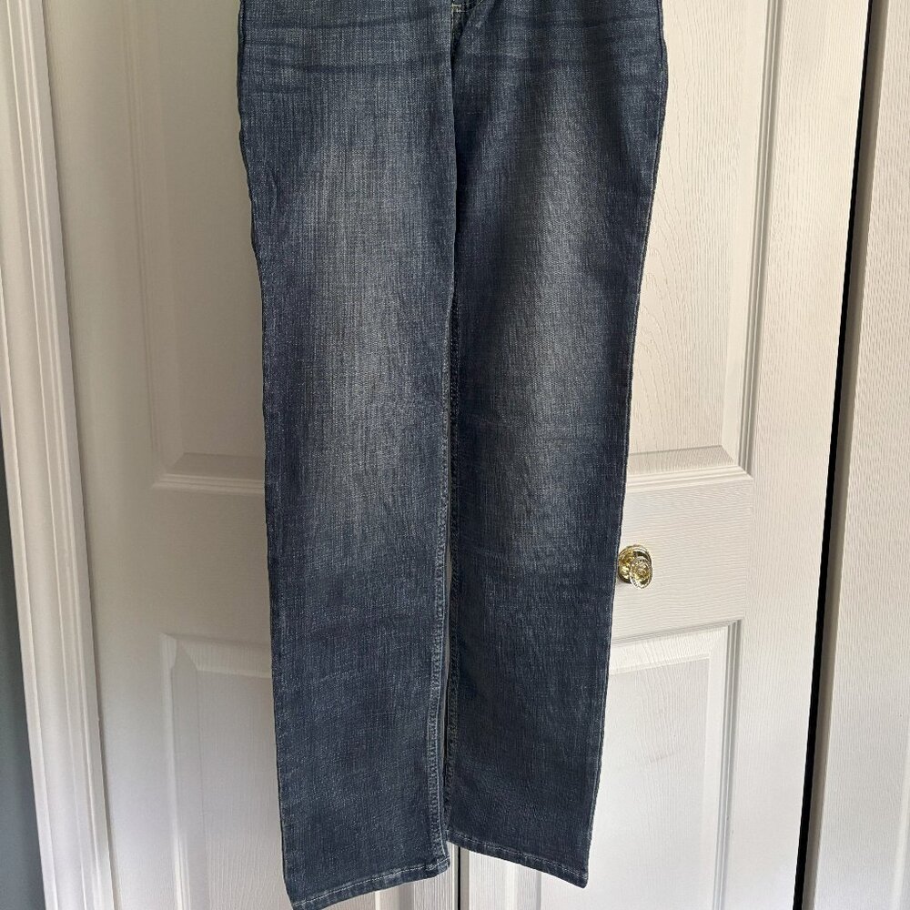 Women's Wrangler Straight Leg Jeans.  New with tags.